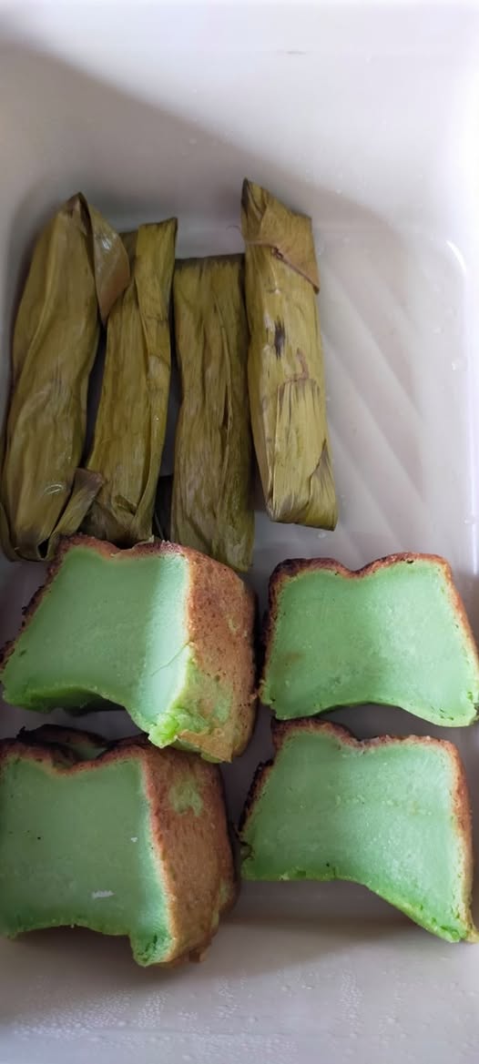 Kuih wrapped in leaves, with green layered kuih